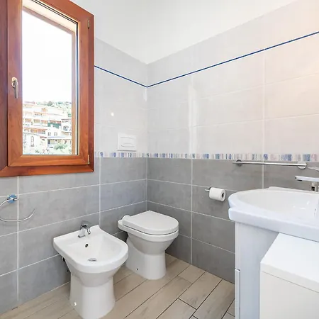 לינה וארוחת בוקר Simius Bay 3*