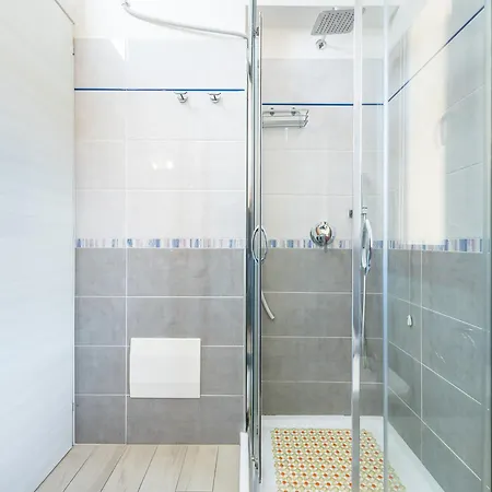 לינה וארוחת בוקר Simius Bay